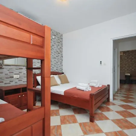 Fuer 4 Personen Ca 35 M In Budva, Adriakueste Montenegro Kueste Um Budva