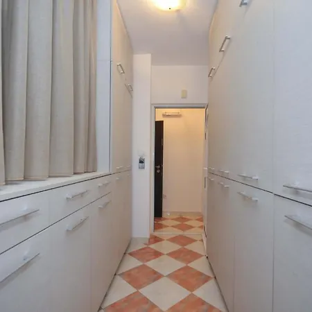 Apartment Fuer 4 Personen Ca 35 M In Budva, Adriakueste Montenegro Kueste Um Budva