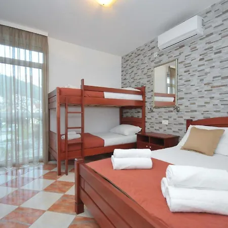 Apartment Fuer 4 Personen Ca 35 M In Budva, Adriakueste Montenegro Kueste Um