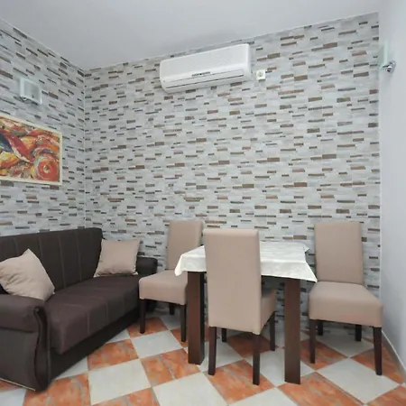 Fuer 4 Personen Ca 35 M In Budva, Adriakueste Montenegro Kueste Um *